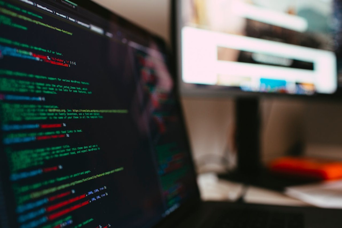 Profesyonel Yazılım Çözümleri - Background